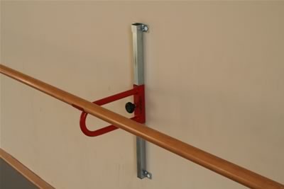 Coppia di supporti o mensole regolabili da muro per sbarra danza singola Art. G 407