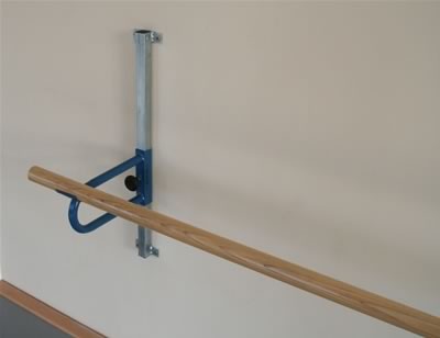 Coppia di supporti o mensole regolabili da muro per sbarra danza singola Art. G 407