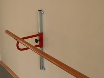 Coppia di supporti o mensole regolabili da muro per sbarra danza singola Art. G 407