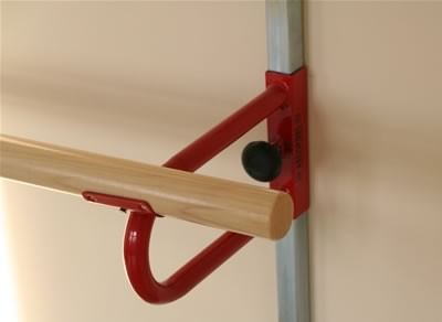 Coppia di supporti o mensole regolabili da muro per sbarra danza singola Art. G 407