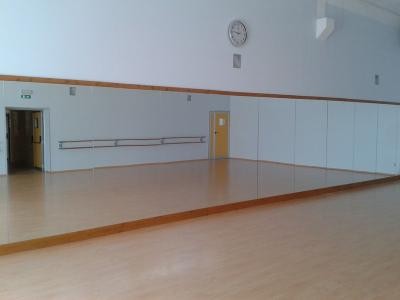 8 Specchio Danza Di Sicurezza A Parete Un Modulo Con Battiscopa E Cornice Ferma Specchio Cm 200x100 Art. G400/b