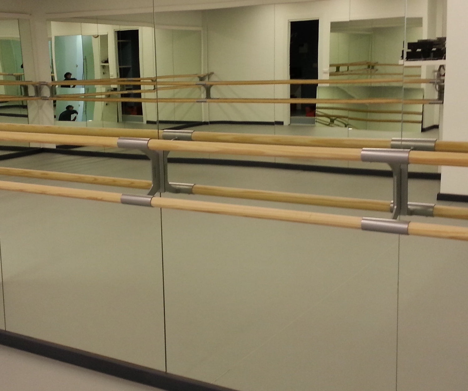 Specchio antinfortunistico modulare, liscio, 100x170h. con foro per mensola a muro Art. 1712