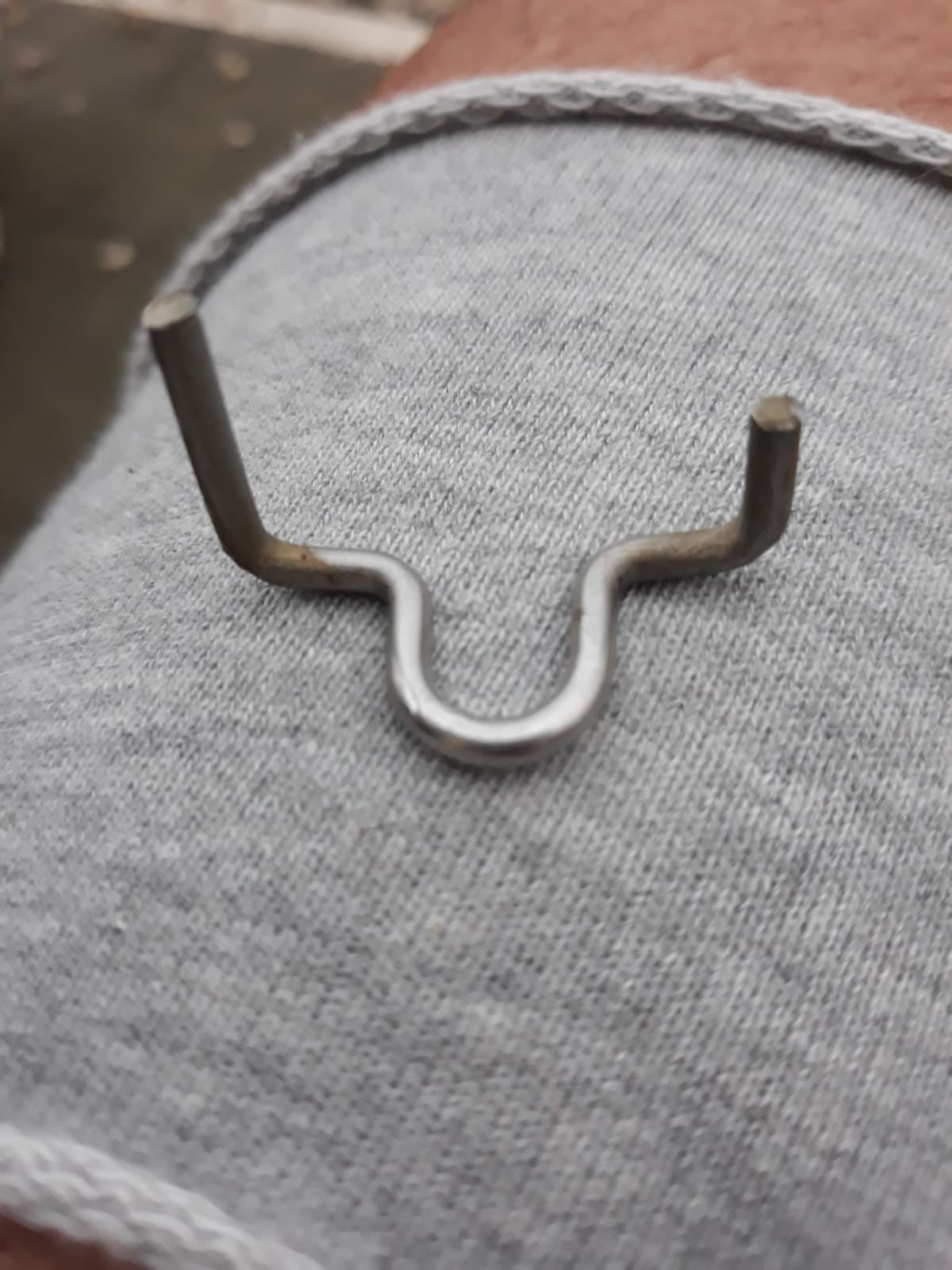 GANCIO METALLO PER FISSAGGIO RETI PORTE CALCIO/CALCETTO ART. SPER conf. 100pz.