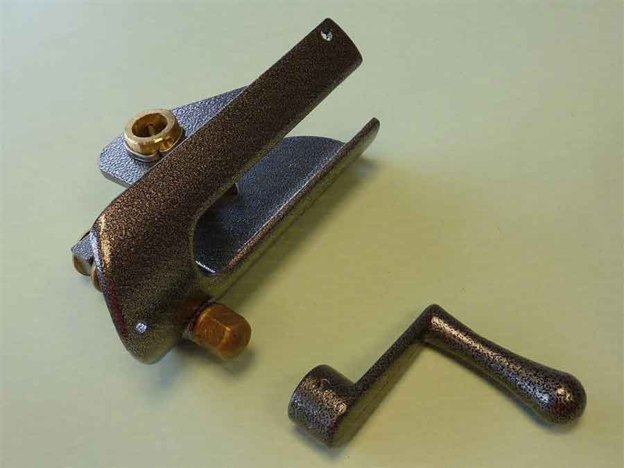 Argano tennis sezione tonda in ottone con maniglia estraibile ART 7544