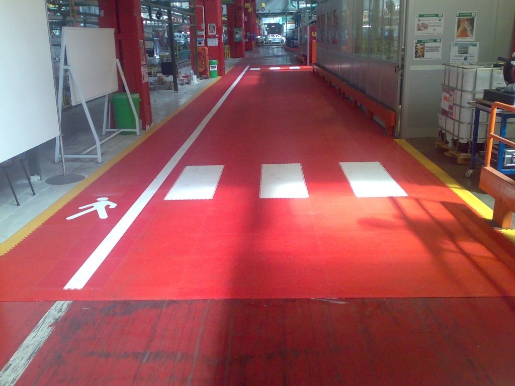 Stampe Disegni Personalizzabili su pavimentazione a richiesta stampe grafiche di loghi percorsi funzionali o segnaletica