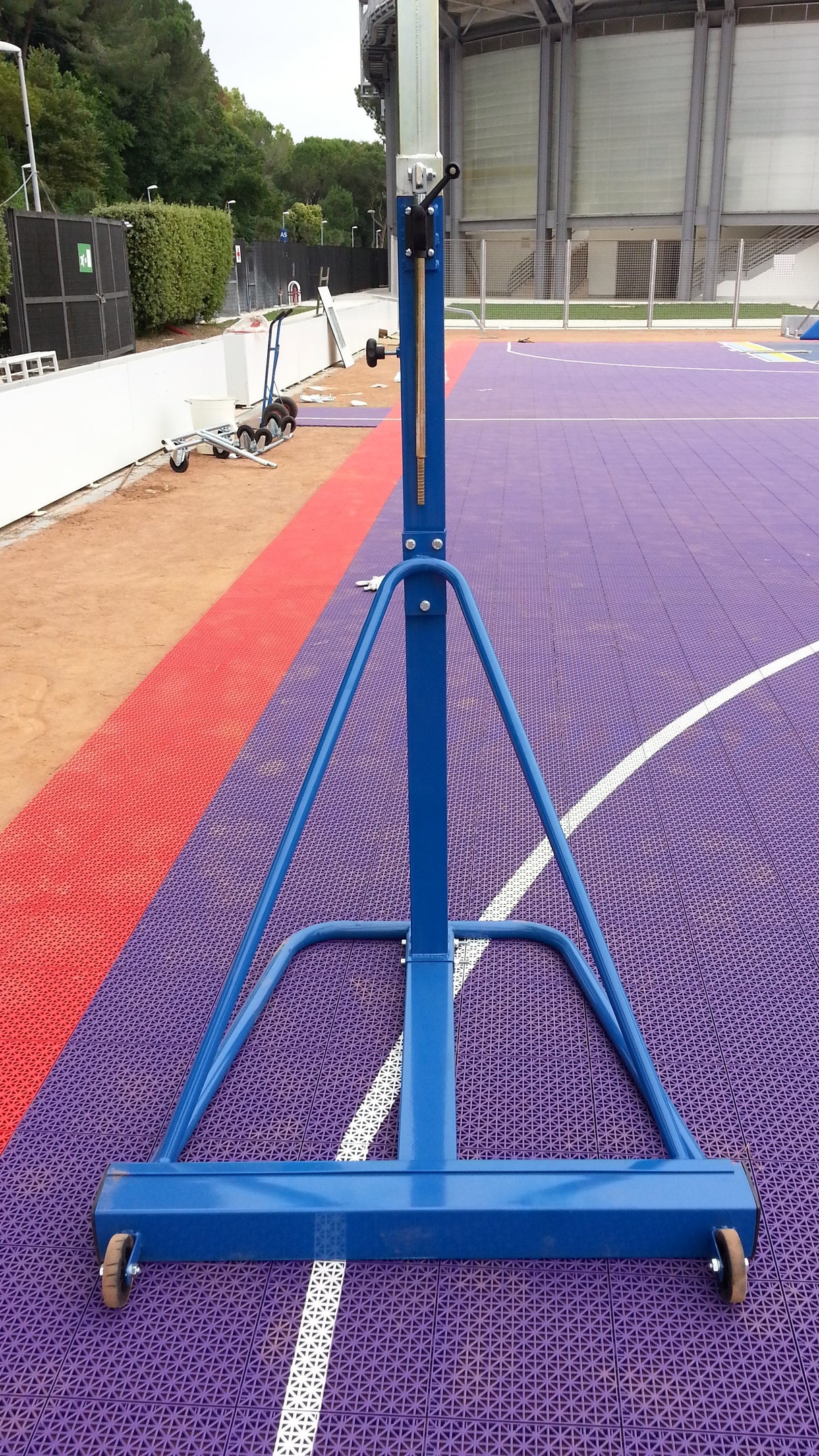 Mezzo impianto basket trasportabile Art. B 649/1 con tabellone per esterno