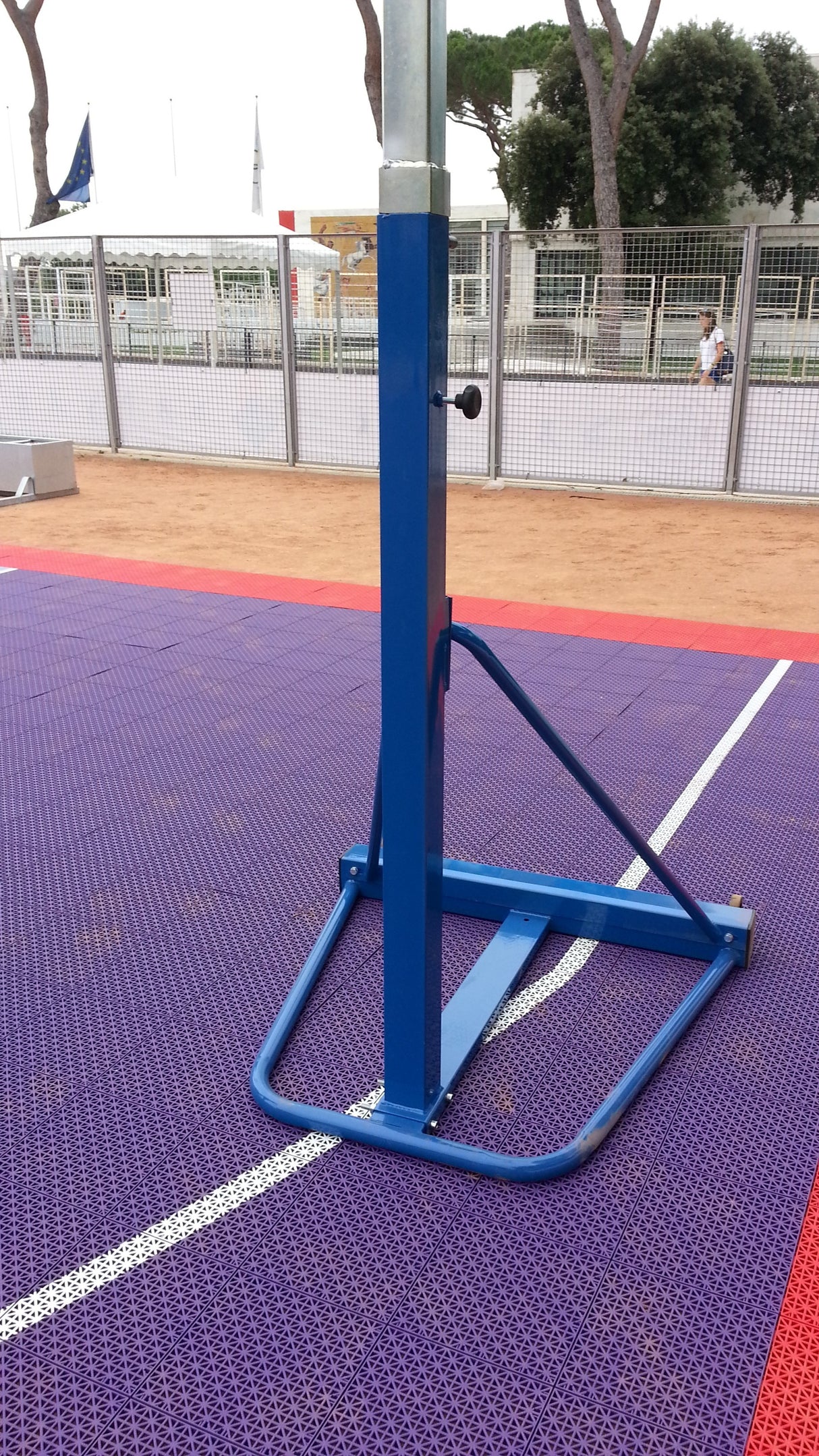 Mezzo impianto basket trasportabile Art. B 649/1 con tabellone per esterno