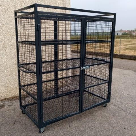 Armadio in rete verniciato con maniglioni e ruote Art. 1048