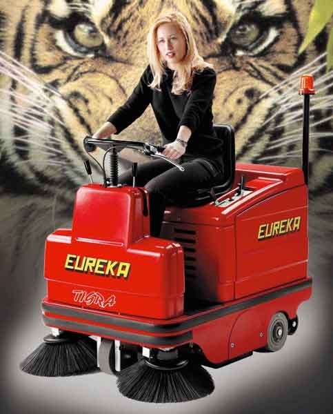 Macchina motospazzatrice “uomo a bordo” per tutte le superfici Art. S07720