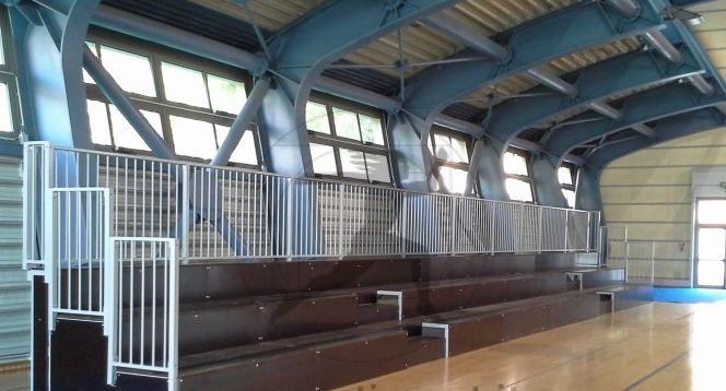 Tribuna fissa per interni Art. C7 struttura acciaio verniciato esempio 10 posti mis 340x110 cm