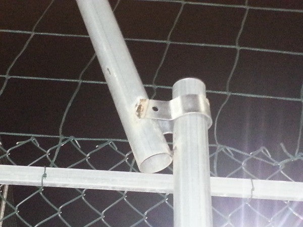 Collare saetta cravatta per fissaggio palo recinzione 48 mm zincato