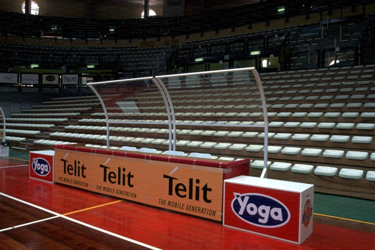 Sgabello in legno con fori per mani, 45x45x45h. cm. ART. 4321