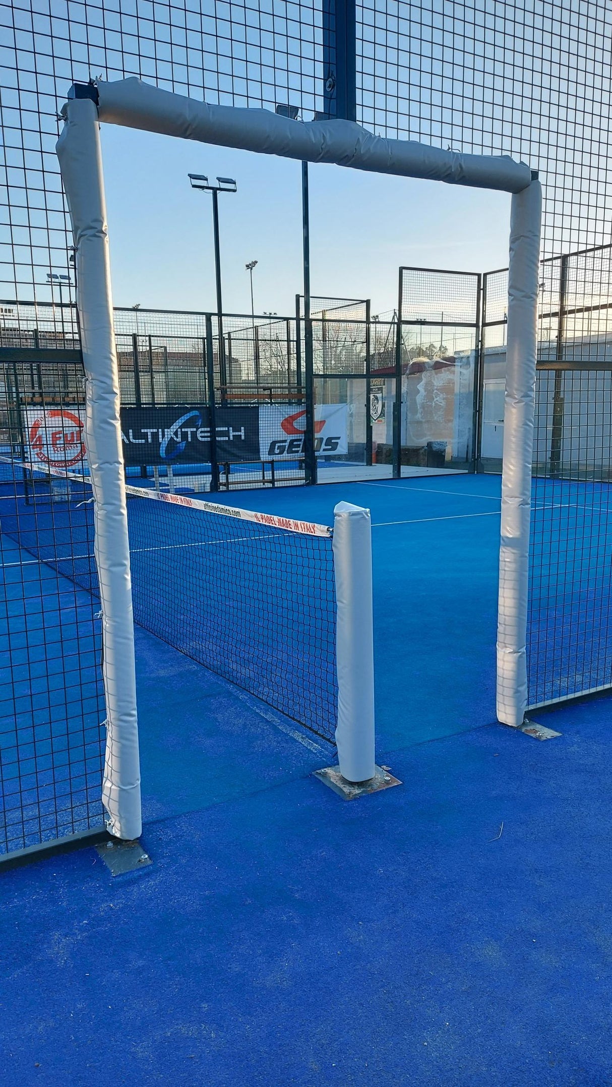 Protezioni campi Padel Antinfortunistiche set completo per 1 campo pali rete quadrati