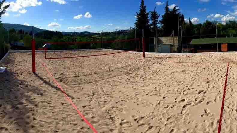 Impianto Beach Volley in acciaio bussola tridimensionale, adatto anche per il beach-tennis, dotato di 6 pali in legno Art 5501