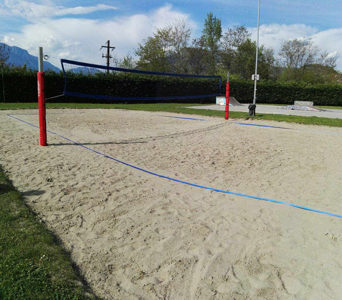 Impianto Beach Volley in acciaio bussola tridimensionale, adatto anche per il beach-tennis, dotato di 6 pali in legno Art 5501