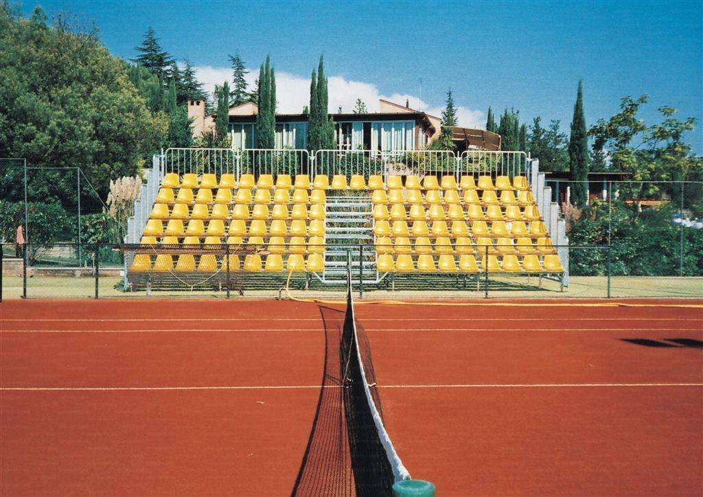 Tribuna fissa zincata per esterno art. 8500 ESEMPIO COSTO TRIBUNE DA MT 12 X 4 FILE