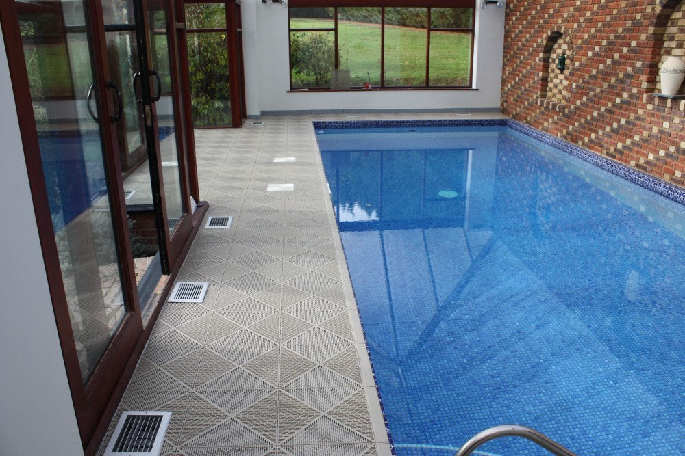 Pavimentazione SOFT TILE piastrella antibatterica per le zone umide PE con trattamento antibatterico