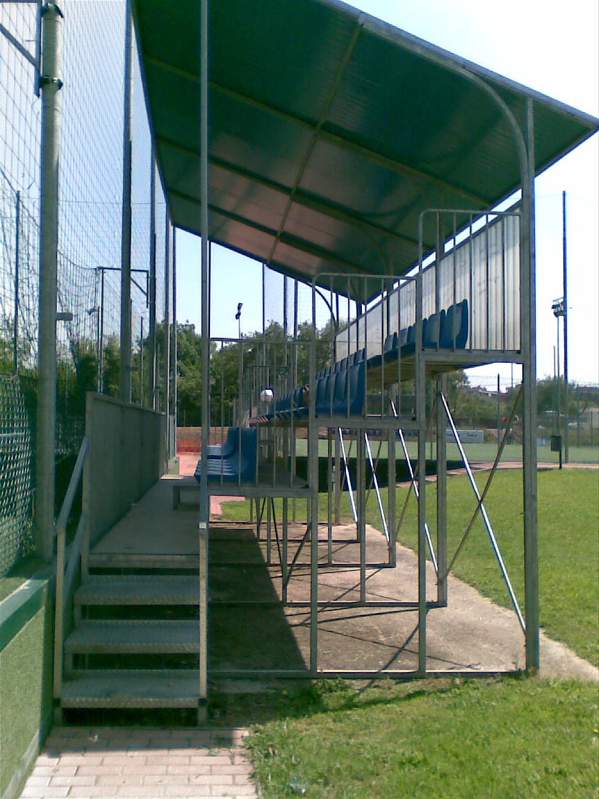 Tribuna Spettatori completa senza copertura in acciaio zincato a caldo si realizza su misura richiedere preventivo costo al mtl