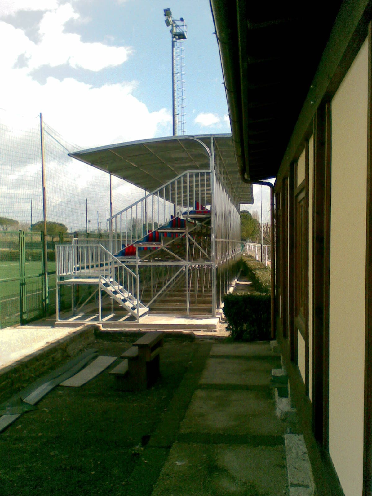 Tribuna Spettatori completa senza copertura in acciaio zincato a caldo si realizza su misura richiedere preventivo costo al mtl