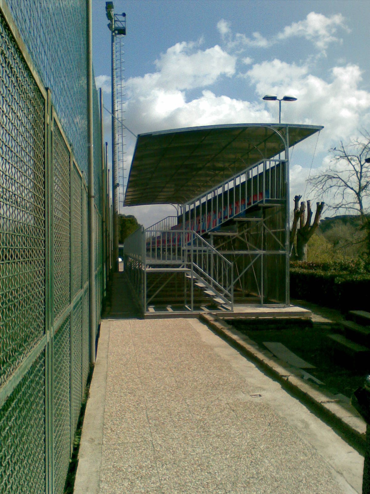 Tribuna Spettatori completa senza copertura in acciaio zincato a caldo si realizza su misura richiedere preventivo costo al mtl