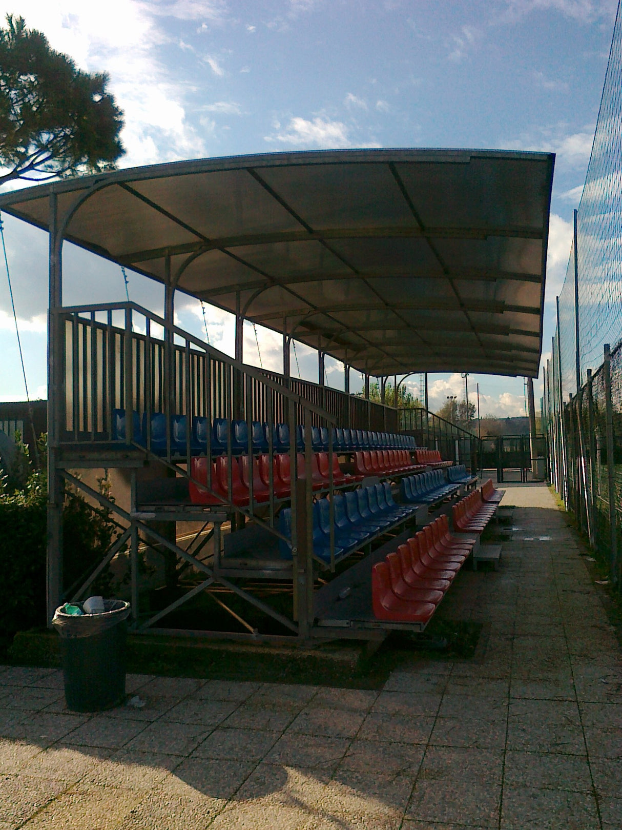 Tribuna Spettatori completa senza copertura in acciaio zincato a caldo si realizza su misura richiedere preventivo costo al mtl