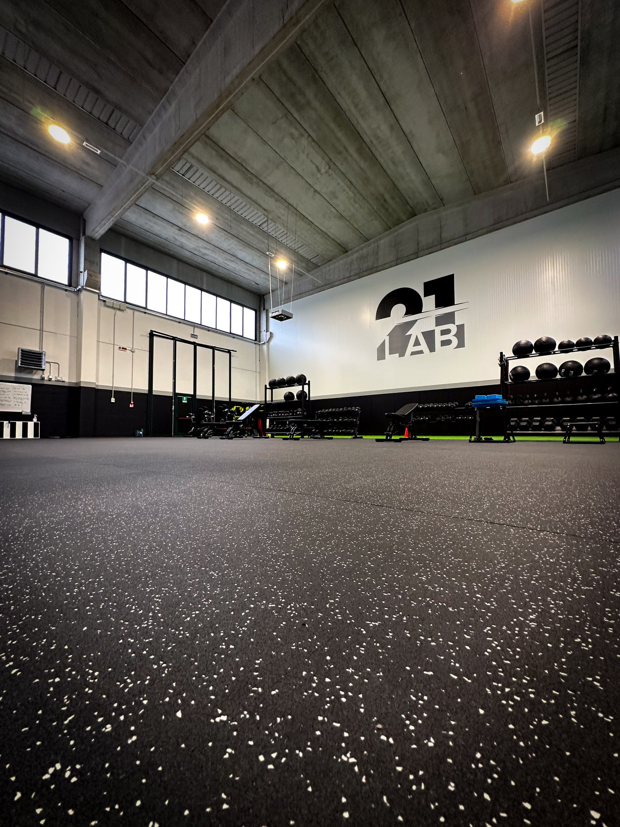 Pavimentazione PAV HD DOT5 GOMMA FIT rotolo antitrauma gomma disponibile negli spessori 4, 6, 8 e 10 mm. e diverse colorazioni