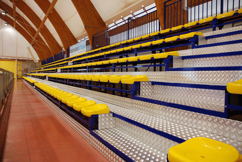 Tribuna fissa per interni struttura acciaio verniciato piani seduta legno o scocche Art. S07652 Costo al mtl