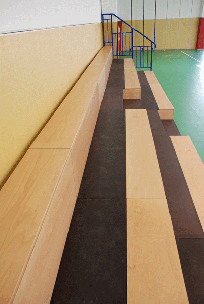 Tribuna fissa per interni struttura acciaio verniciato piani seduta legno o scocche Art. S07652 Costo al mtl