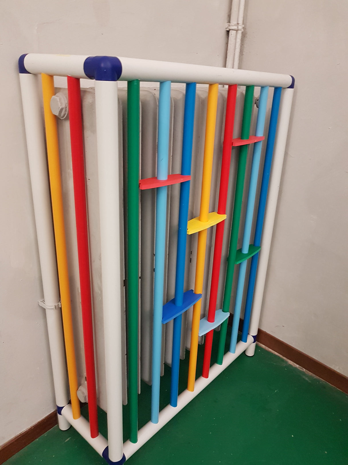 Copritermosifoni realizzati in PVC antinfortunistico Cod. CR5030 e Ct5030S e CtTcv50