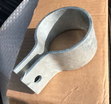 Collare saetta cravatta per fissaggio palo recinzione 48 mm zincato