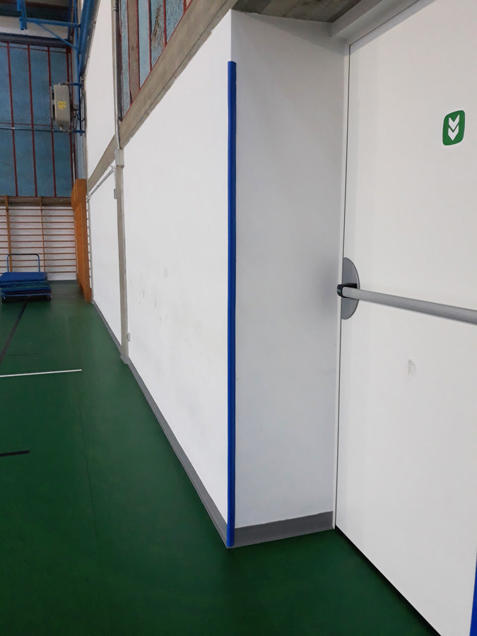 Paraspigoli Hot Dog “anti-spigolo” con sezione interna a “V” spessore 28mm, larghezza 30 mm