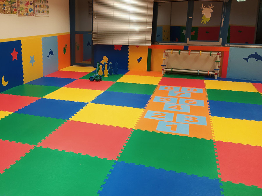 PAVIMENTAZIONE ANTITRAUMA Tappeto Polymat Light incastro EVA misure 100×100x2 cm PER ASILO, LUDOTECHE ED ESTERNO