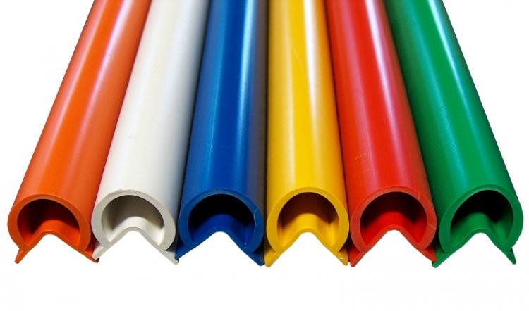 PARASPIGOLI ESTRUSI PVC COPRIANGOLO CA35C PVC 35x35 h 2000 mm colori Bianco-Verde-Giallo