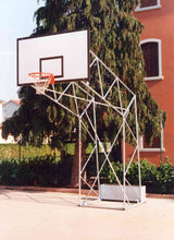 Impianto basket a traliccio in acciaio zincato, trasportabile, sbalzo 220cm con tabellone in resina melaminica montato su telaio rinforzato Art. 4257