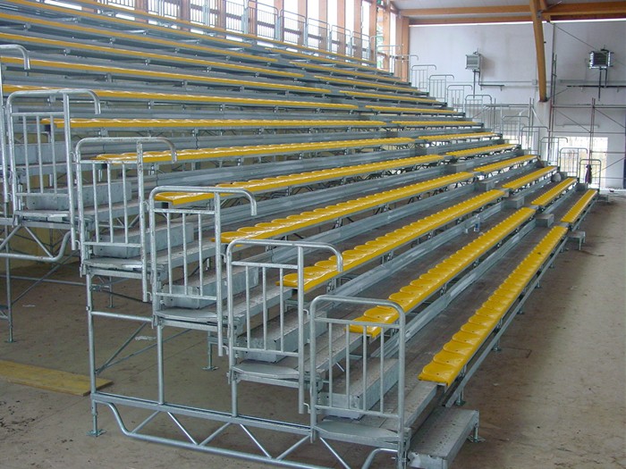 Tribuna fissa per esterno Art. C6 Posti a sedere 32 su  sedute scocca in PVC schienale basso