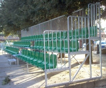 Tribuna fissa per esterno Art. C6 Posti a sedere 32 su  sedute scocca in PVC schienale basso