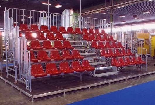 Tribuna fissa per esterno Art. C6 Posti a sedere 32 su  sedute scocca in PVC schienale basso