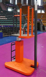 Palchetto telescopico per arbitro di pallavolo, modello GOLD a movimento oleodinamico manuale, con seduta asportabile e ruote, realizzato in acciaio verniciato ART 5451