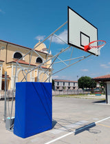 Impianto basket a traliccio in acciaio zincato, trasportabile, sbalzo 220cm con tabellone in resina melaminica montato su telaio rinforzato Art. 4257