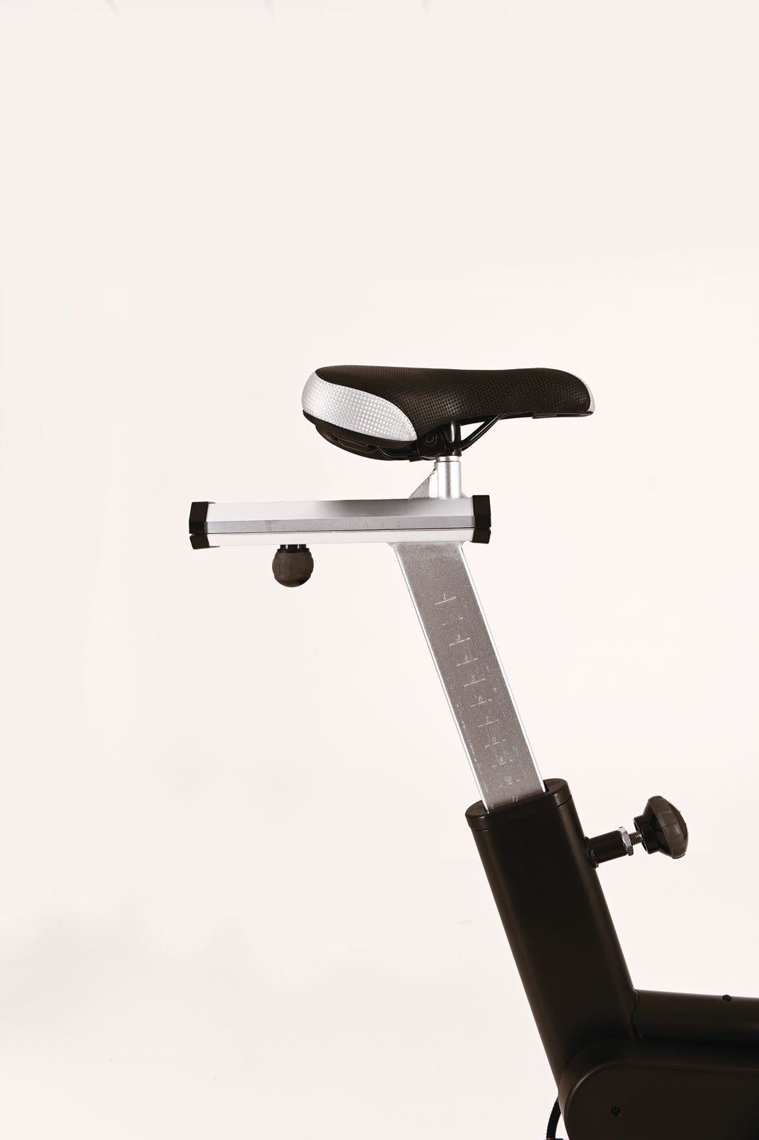 Spin Bike SRX 9500 del marchio Toorx professionale con trasmissione a cinghia con pignone fisso