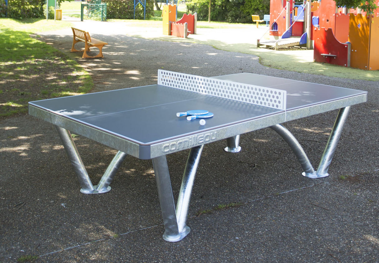 Tavolo Ping Pong Cornilleau Park ultra resistente per aree gioco all’aperto piano resina laminata da 9 mm