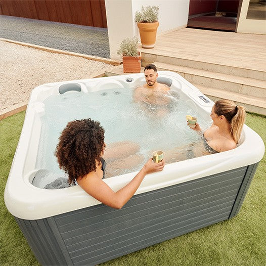 Spa in acrilico rigido Celtic 1 - 5 posti - 200x200x93cm - Copertura inclusa - Con pompa di calore Poolex O'spa 5KW SP-HLCE1-PK