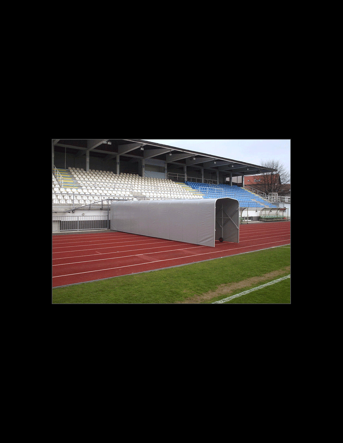 TUNNEL ALLUNGABILE INGR.USCITA SPOGLIATOI C/RUOTE STADIO BOX MISURA MT. 16,48 LARGHEZZA 2 H.2,3 CON RUOTE IN NYLON 6490