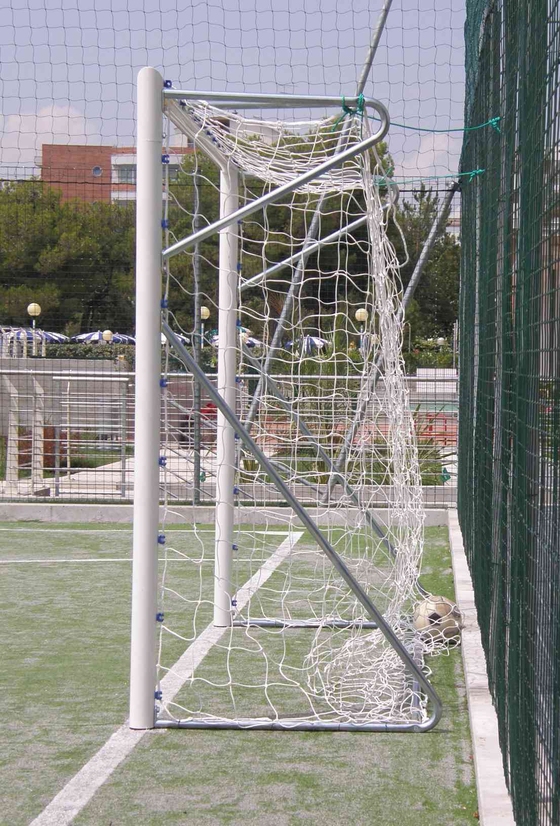 Coppia porte calcetto 3x2m in acciaio sez. 80mm mobili Art 6800 VIV