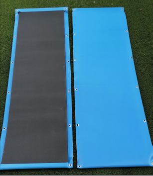 PROTEZIONI per CAMPI DA PADEL Protezioni con imbottitura e rivestimento in pvc lavabile per ingressi e pali rete dei campi da padel