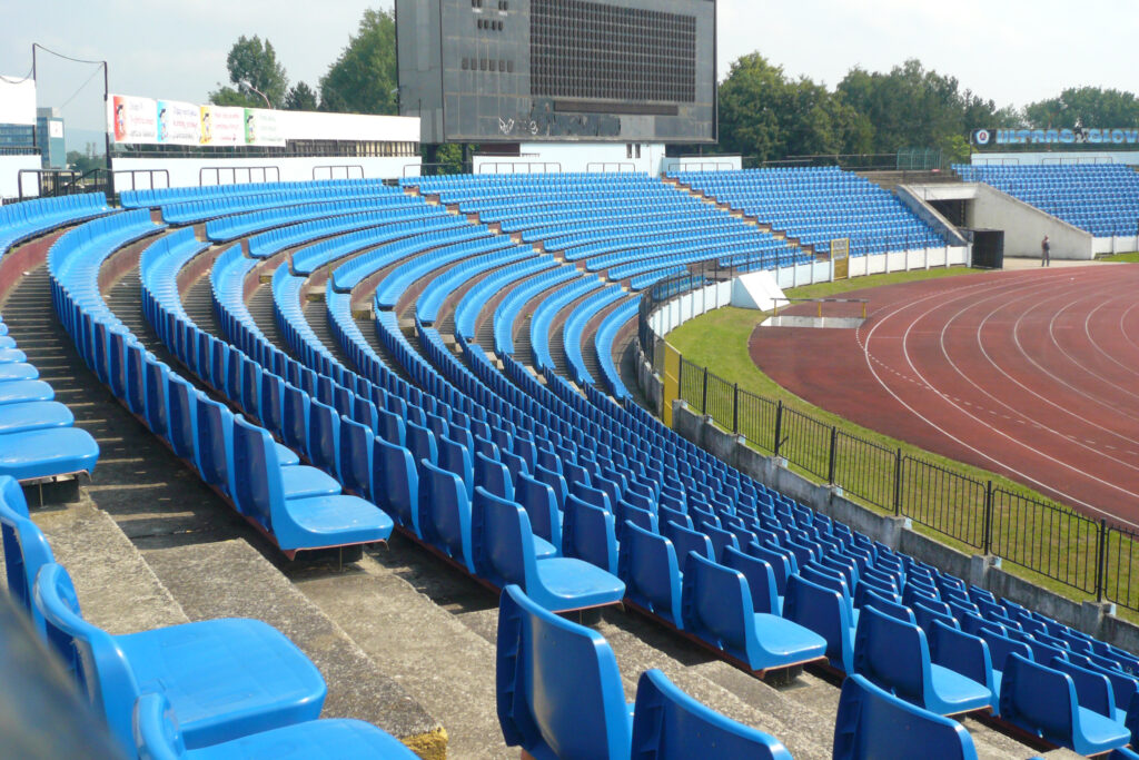 Seduta da stadio e tribuna monoblocco senza schienale M2003 IGNIFUGO + ANTI UV
