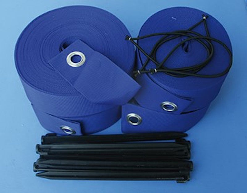 Kit segnaletica composto da: 2 nastri mt. 37 e 2 nastri mt. 28 h. mm 80 colore royal + 8 picchetti e 8 elastici&nbsp; Art. P221