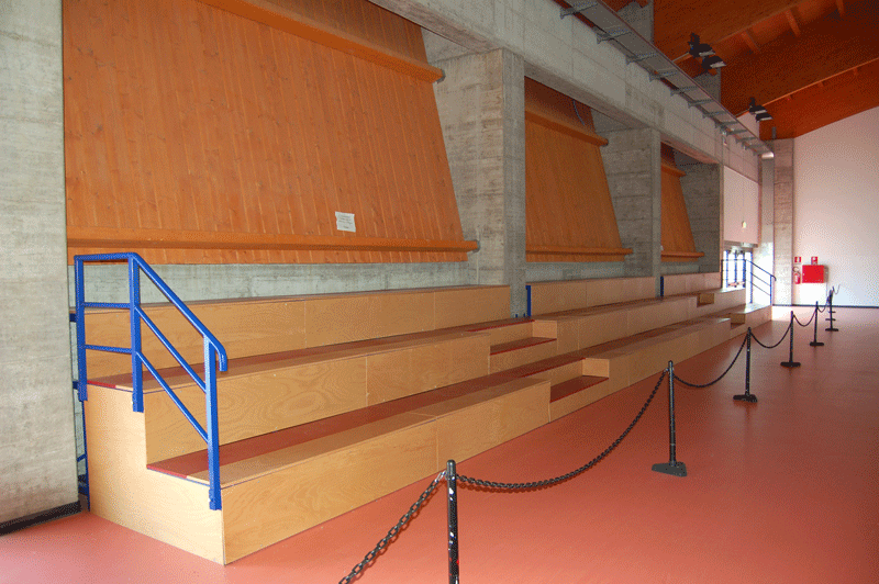 Tribuna fissa per interni struttura acciaio verniciato piani seduta legno o scocche Art. S07652 Costo al mtl