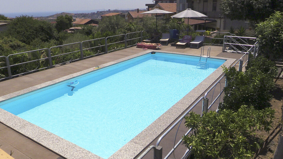 Solarium Modulare M.O. (Progetto Modulare del sistema montante del Palco Modulare che consente la realizzazione di piattaforme perfette, anche in posizioni impervie o con forti dislivelli)