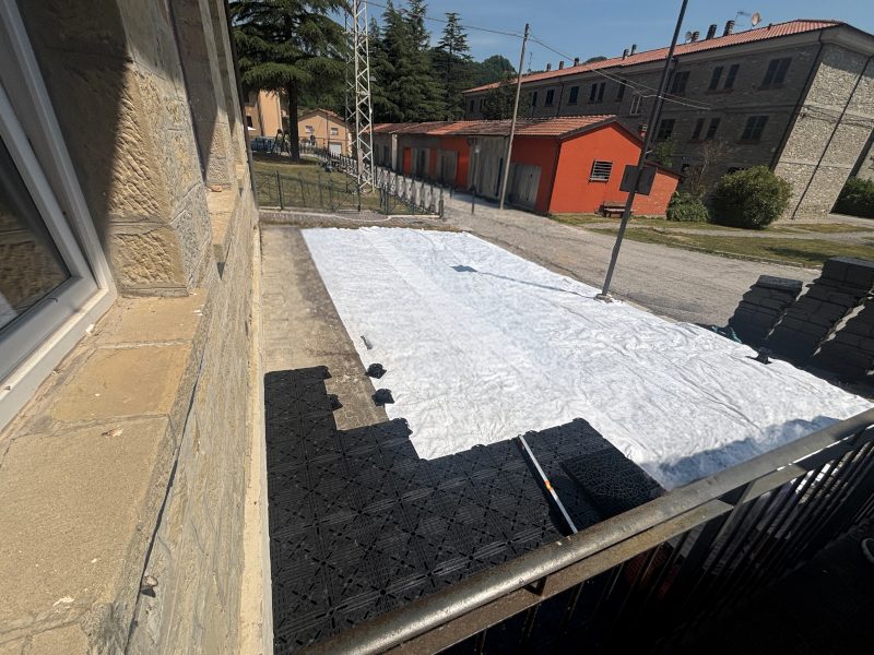 Pavimento modulare / Pavimentazione flottanti per campi sportivi dove è possibile praticare qualsiasi tipo di sport